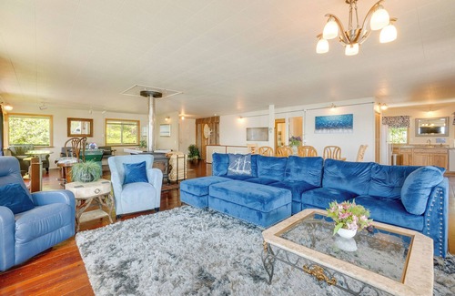 Barview House | Waterfront Coos Bay Retreat w/Kayaks!