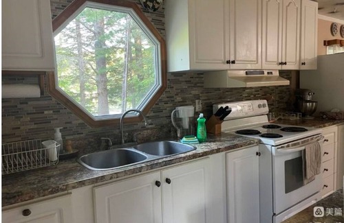 McArthurs Mills Cottage | Waterfront Cottage - Clear Lake STARLINK internet Crown Land Great Hike Fishing