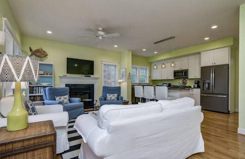 Weems Cottage | WATERFRONT COTTAGE, Only 5 years old, Located on Beautiful Taylor Creek