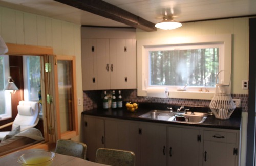 Fitzwilliam Cottage | Waterfront Cottage on Scenic Sportsman Pond