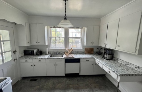 Reedville House | Waterfront! - Cozy "Captain's Cottage" with hot tub!