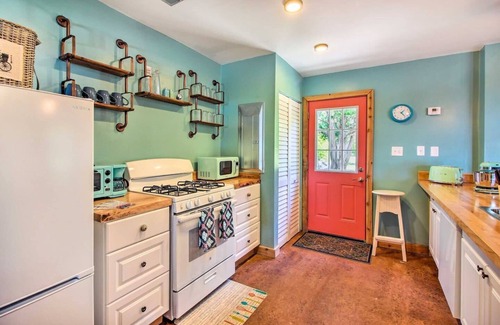 Midway Cottage | Waterfront Date Night! Near Savannah!