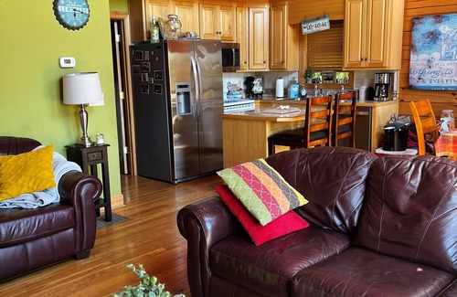 Goodview House | Waterfront dog-friendly home with private dock, paddleboards, kayaks, WiFi, AC