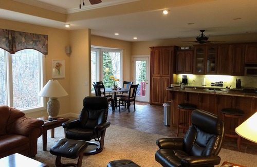 Bella Vista House | Waterfront Getaway on Loch Lomond with plenty of room for the entire family.