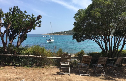 Favone Apartment | Waterfront ground-floor apartment for 6 with sea view
