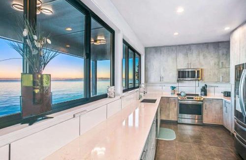 Rollingbay House | Waterfront Haven with Spectacular View in Bainbridge