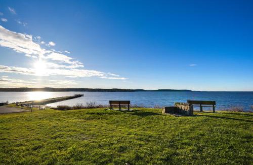 Charlestown House | Waterfront Historical District Home Near River