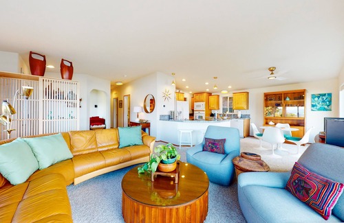 Union House | Waterfront home & cabin with private hot tub, AC, firepit & patio
