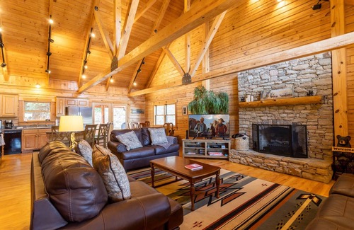 Jefferson Cabin | Waterfront Home in Picturesque Community