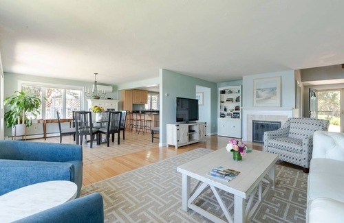 West Dennis House | Waterfront home on Grand Cove w/AC and 3 kayaks