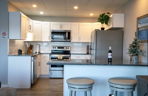 Conning Towers Nautilus Park Apartment | Waterfront Home with a View