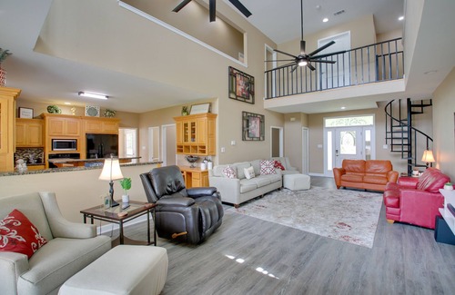 Mid America House | Waterfront Hot Springs Home: 19 Mi to Nat’l Park!