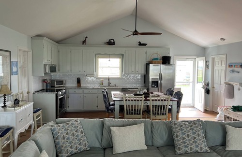 Lottsburg House | Waterfront, hot tub, screen porch, kayaks, SUP, pier fishing, private feel