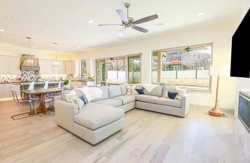 Horseshoe Bay House | Waterfront House | Heated Pool* | Pet Friendly