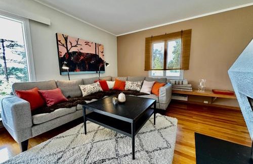 Baerum Municipality House | Waterfront house with sun all day