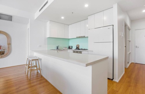 Docklands Apartment | Waterfront in Docklands Walk to Crown & Marvel