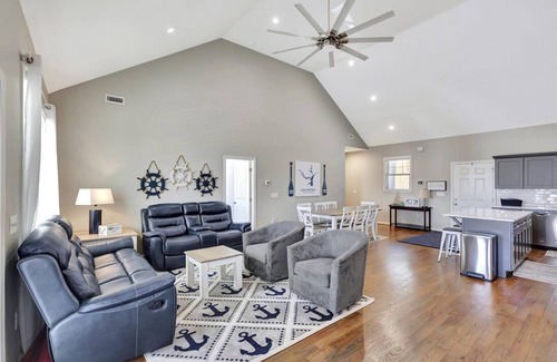 Townville House | Waterfront Lake Hartwell home with dock in place! 30 min to Clemson