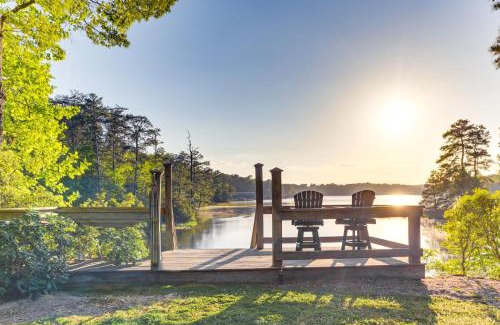 Lancaster House | Waterfront Lancaster Cabin about 10 Mi to Kilmarnock!