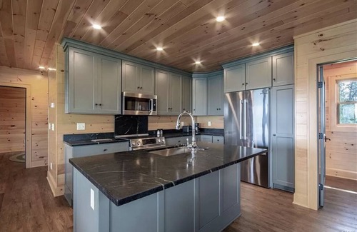 Clayton House | Waterfront living - St Lawrence River view.