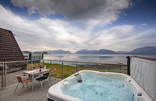 Kentallen Cottage | Waterfront Lodge 4 with Hot Tub