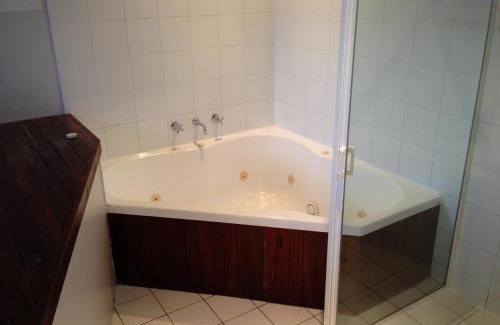Lutana Hotel | Waterfront Lodge Motel