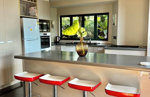 West Harbour House | Waterfront loft with city view