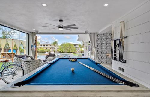 Buccaneer Point Villa | Waterfront Luxe Pool, Hot Tub, Theater, Games and more