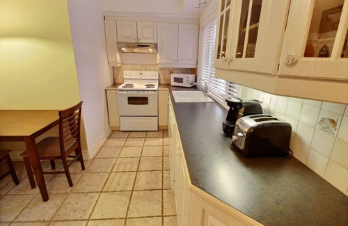 Bellerive Apartment | Waterfront MTL Loft :Free Parking & Metro Access