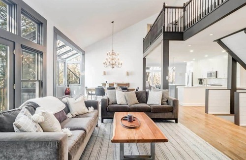 Rideau Lakes House | Waterfront open concept dream cottage with hot tub