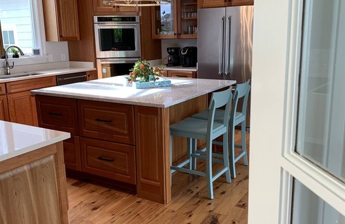White Stone House | Waterfront panoramic point w/pool, perfect for traveling couples, families