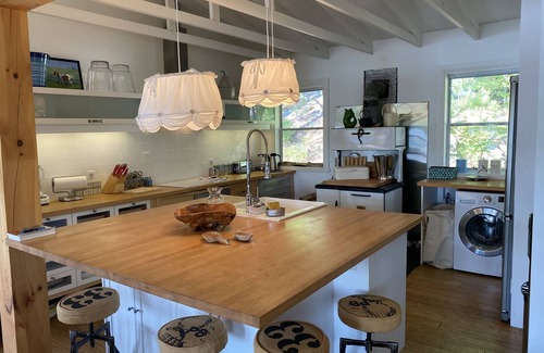 Val-des-Monts Cottage | Waterfront Paradise on Private Point