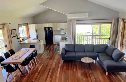 Dora Creek House | Waterfront Paradise FREE Motor BOAT & Fishing