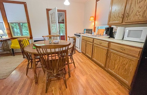 Corinth Cabin | Waterfront Pine Cabin near Saratoga, Lake George