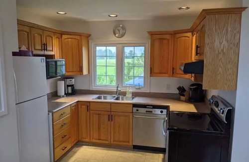New London Cottage | Waterfront Property in New London