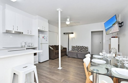 Corlette Apartment | Waterfront Reflections