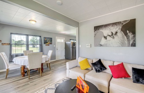 Rock Point House | Waterfront Rock Point Vacation Rental w/Sunroom!