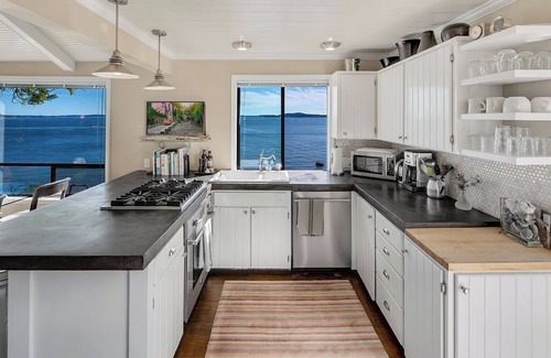 Magnolia House | Waterfront Sanctuary with Panoramic Views