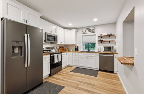 Earlville House | Waterfront & Serene w/King Bed