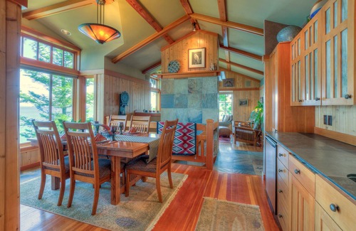Olga House | Waterfront *Spectacular Million Dollar Views* Seacliff Cottage