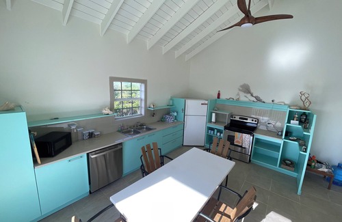 Bottle Creek Villa | Waterfront 3-bedroom 3-Bath/AC/WiFi/BoneFish/gorgeous North Caicos TCI.