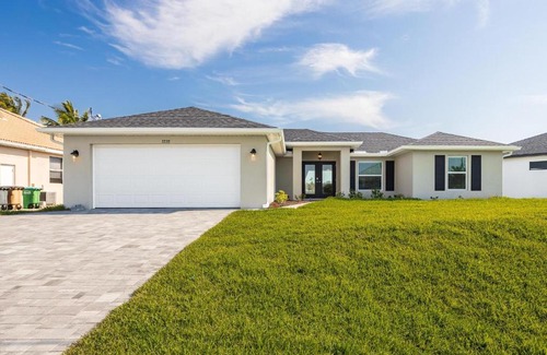 Burnt Store House | Waterfront - Villa Sand Castle - Roelens Vacations