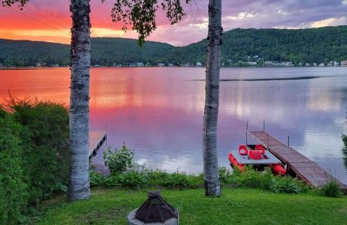 Saint-Damien House | Waterfront with Spa and Lake Access