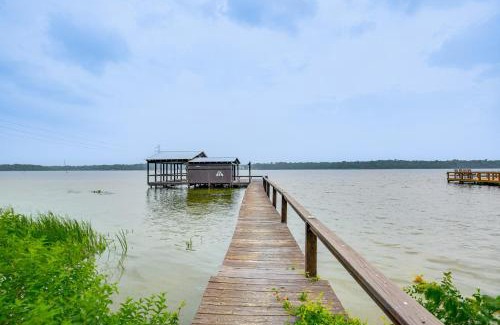 Yantis House | Waterfront Yantis Retreat with Deck and Zipline!