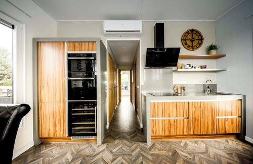 Olburgen House | Waterlodge with 2 bedrooms