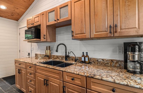 Grass Lake Cottage | Waterloo Cottage - Beautiful Lakefront Cottage at Clear Lake Near Chelsea, MI.
