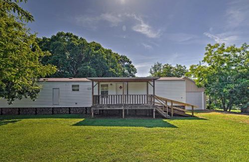 Waterloo House | Waterloo Home with Fire Pit - half Mi to Boat Ramp!