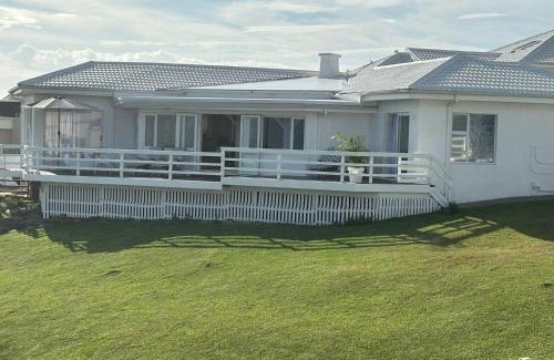 Seaview Villa | Waters Edge Beach House