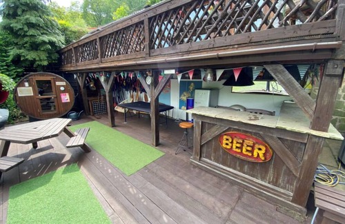 Horton Cabin | Waters edge boathouse Rudyard lake short breaks kayaks fishing hottub n