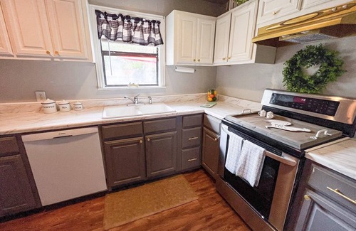 Mount Vernon Cottage | Waterview Ranch Getaway Cottage Cabin