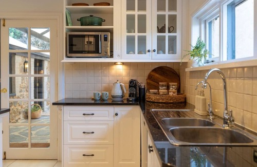 Wattle Flat House | Wattle Hills~Fleurieu Farm Stay Retreat with Pool